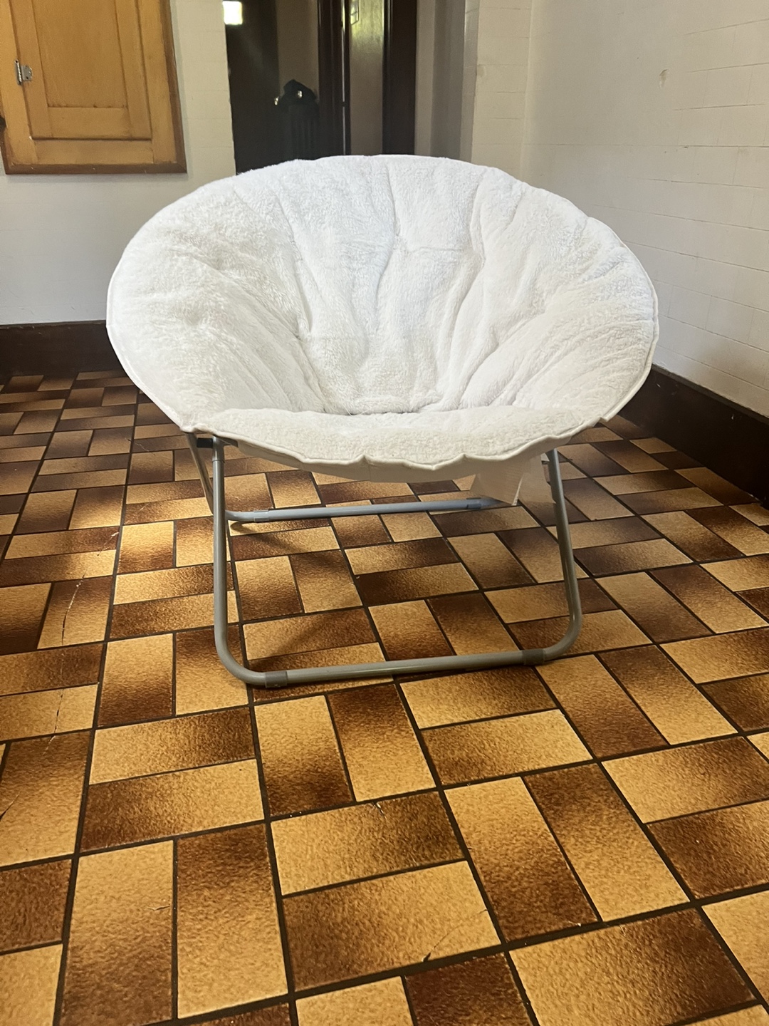 White Fuzzy Papasan Chair