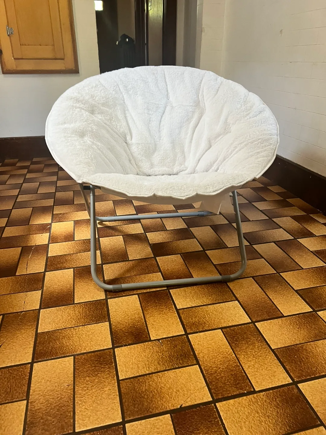 White Fuzzy Papasan Chair thumbnail