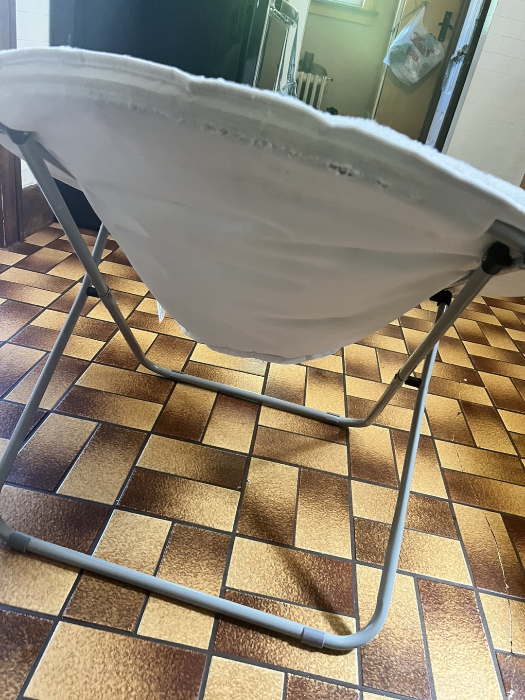 White Fuzzy Papasan Chair - photo 3