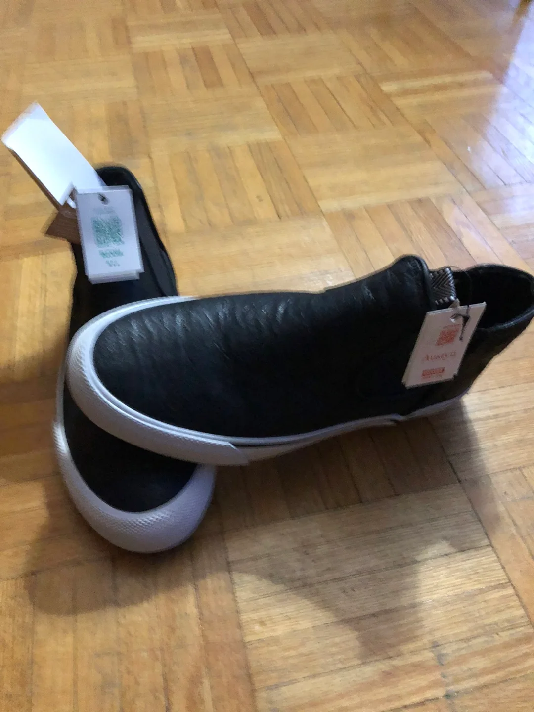 Globe Austyn Black Leather Shoes - New! image indicator(4)