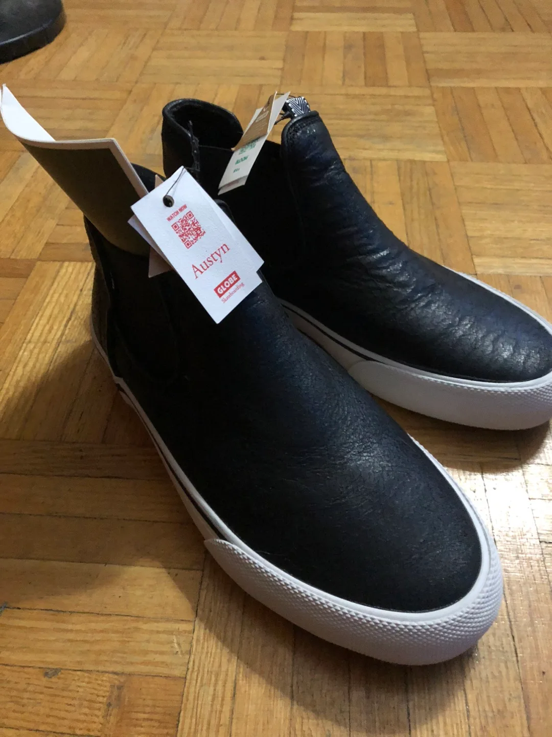 Globe Austyn Black Leather Shoes - New! image indicator(3)