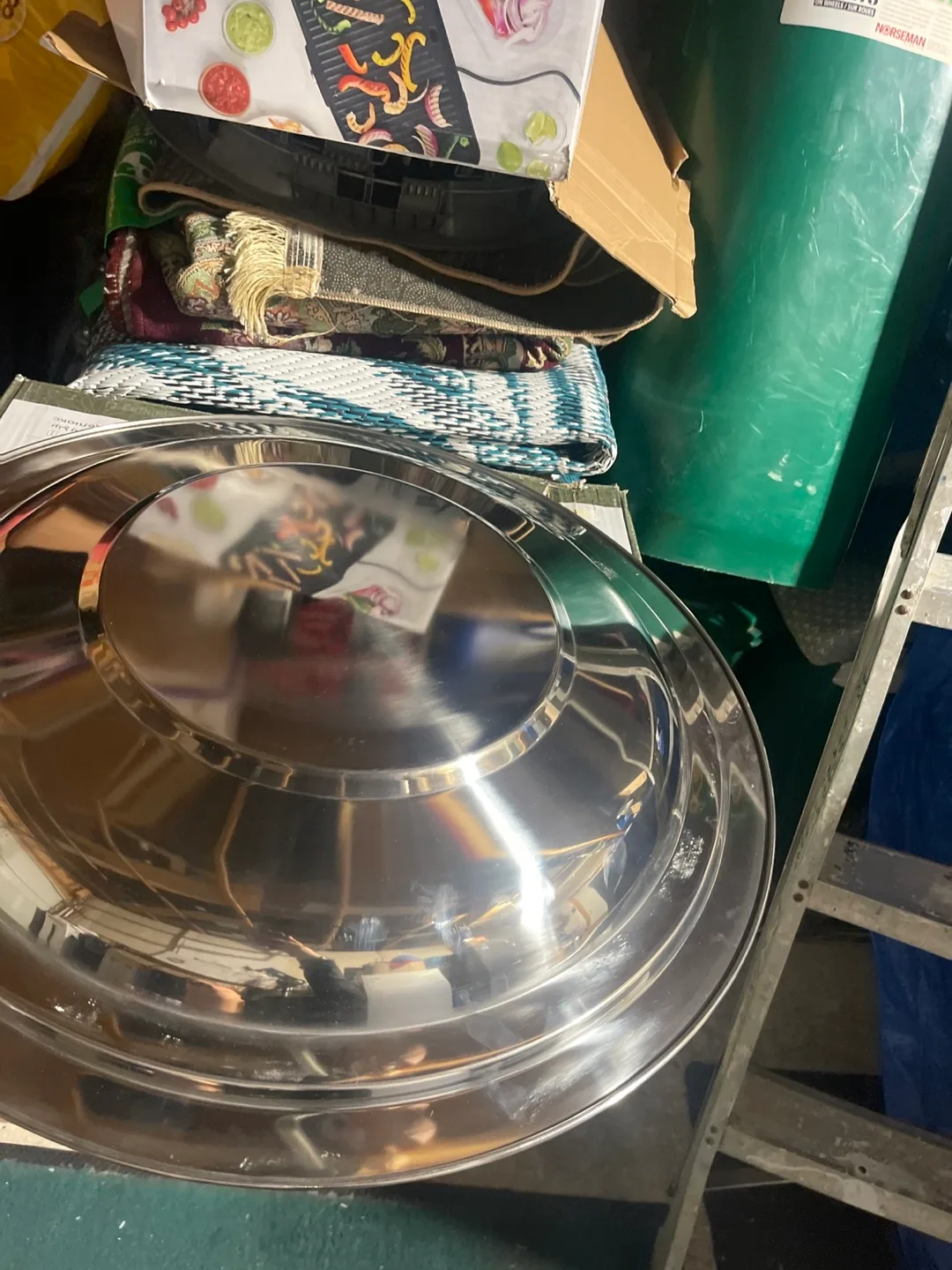 Stainless Steel Serving Bowl image indicator(4)