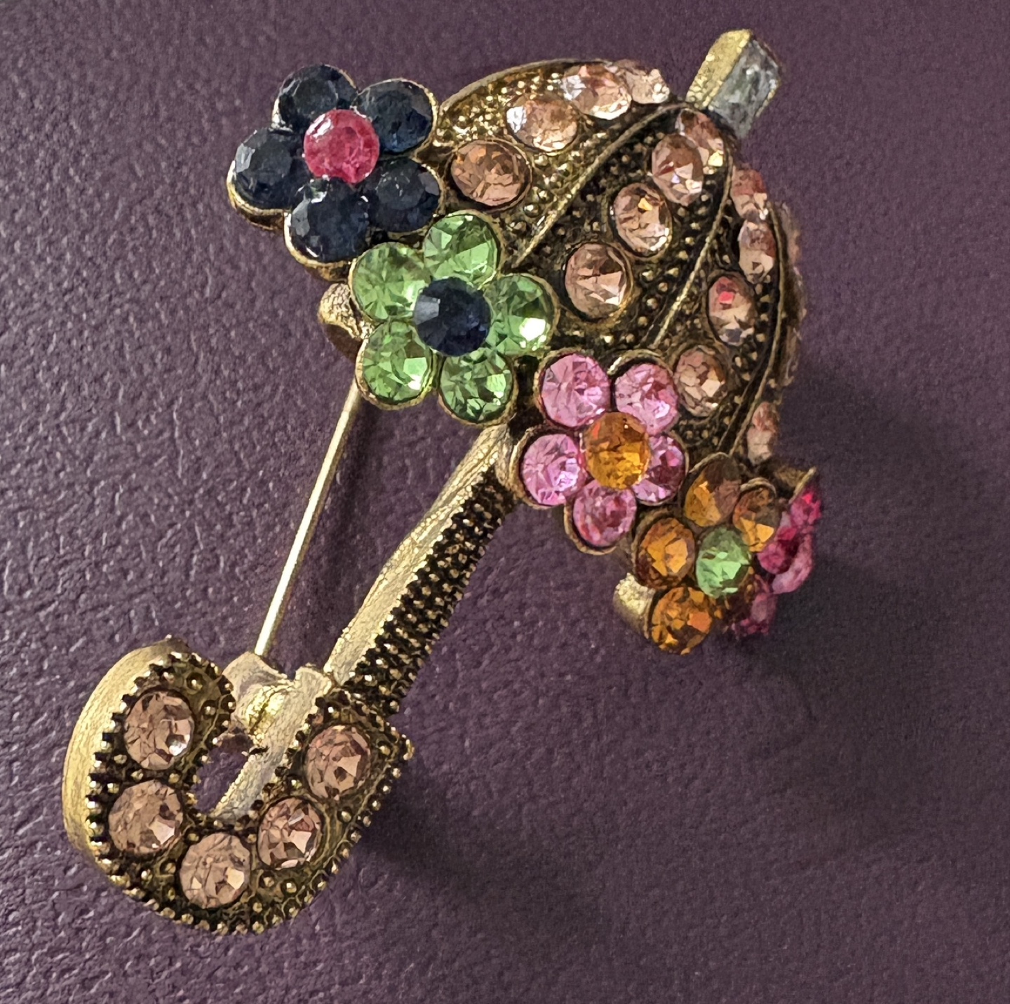 Beautiful Umbrella Brooch with Rhinestones! - photo 3