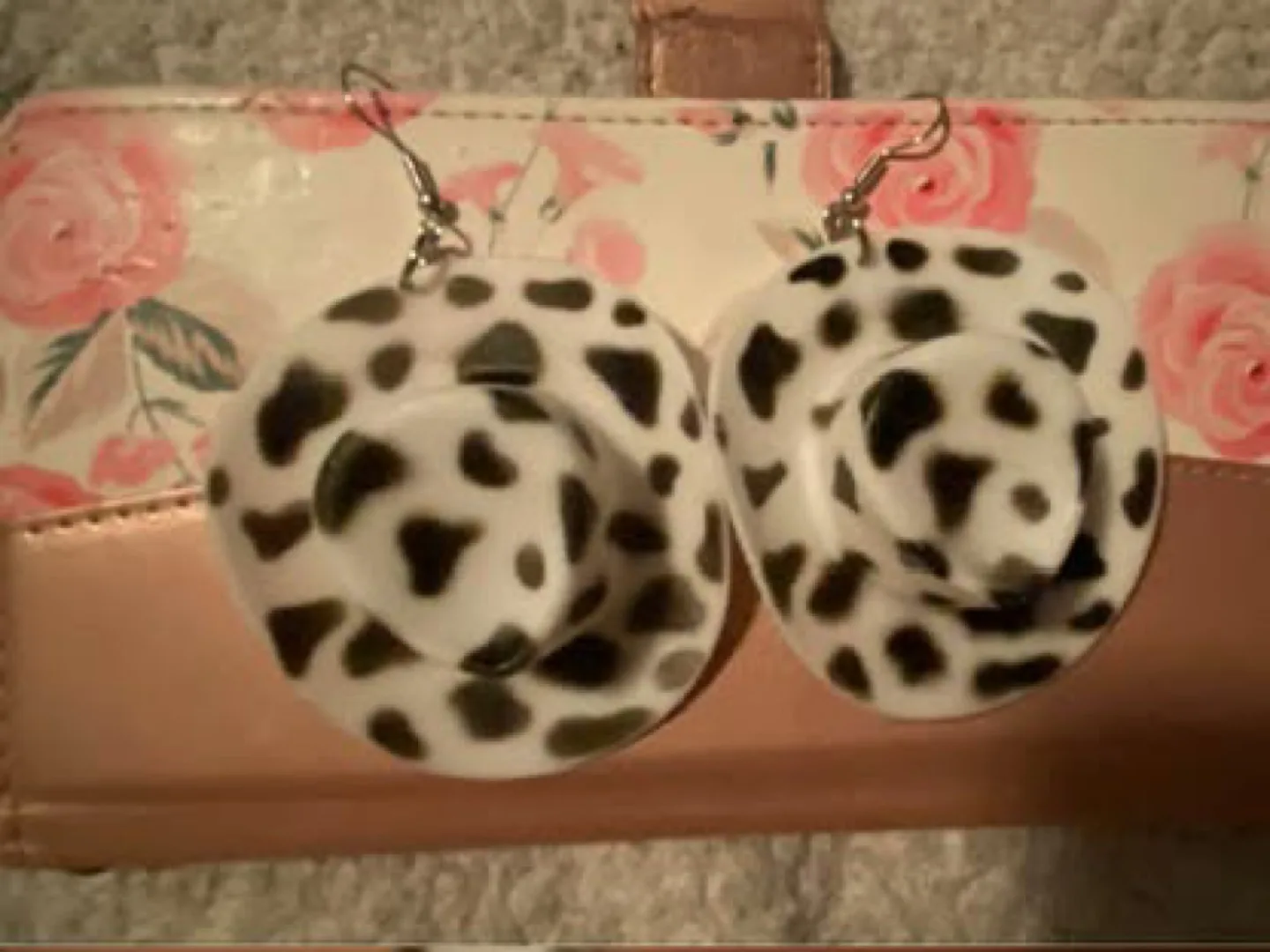 Earrings thumbnail