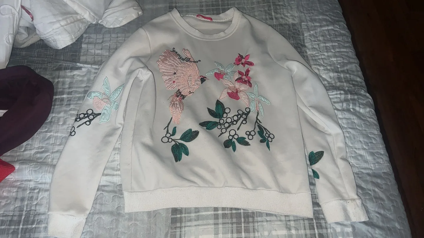 Embroidered White Sweatshirt thumbnail
