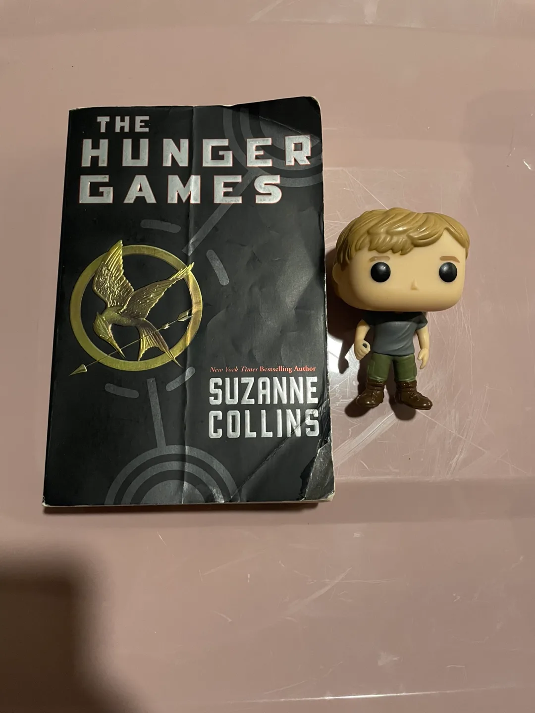 The hunger Games Funko pop & Book thumbnail