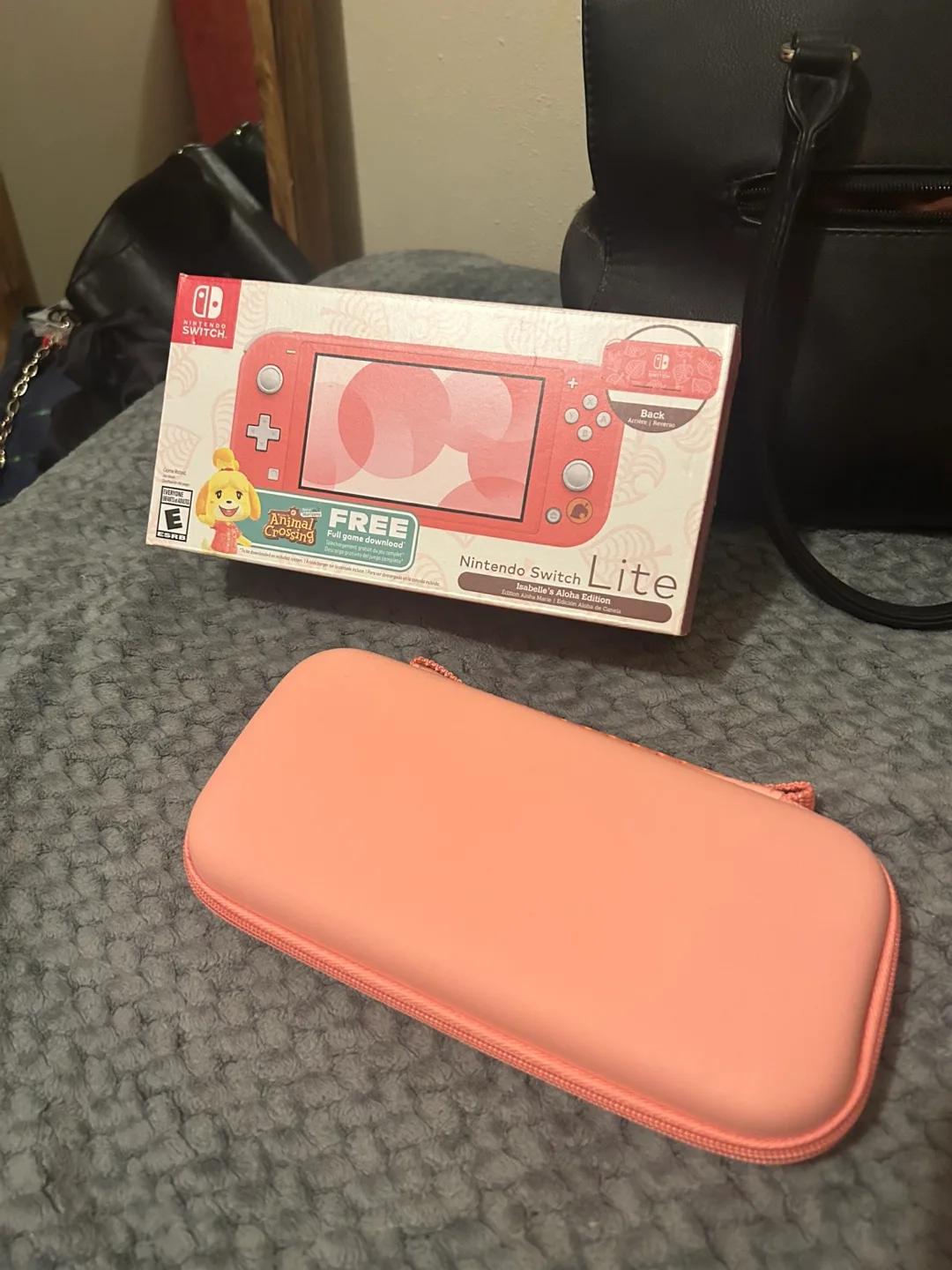 Nintendo Switch Lite (Animal Crossing edition) image indicator(2)