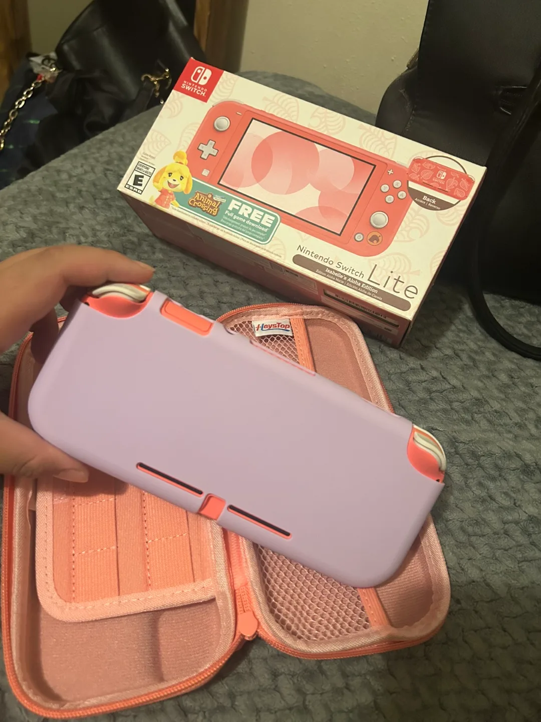 Nintendo Switch Lite (Animal Crossing edition) image indicator(3)