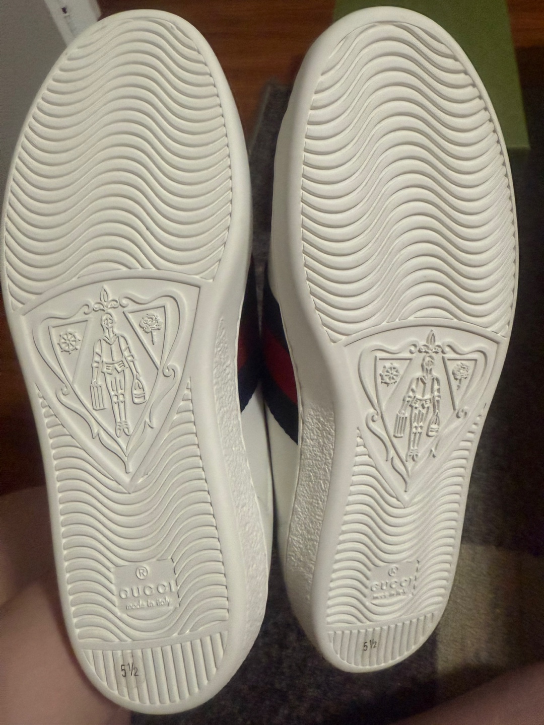 Gucci White Leather Sneakers Size 8 women’s with Box - photo 4