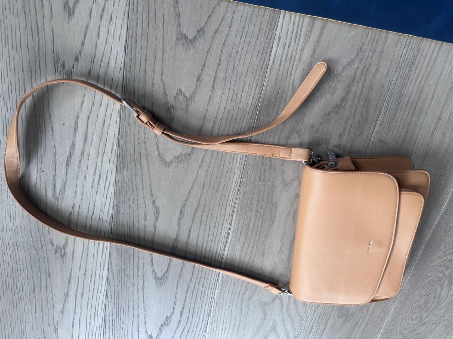 Tan/beige Crossbody purse LAST CHANCE image indicator(4)