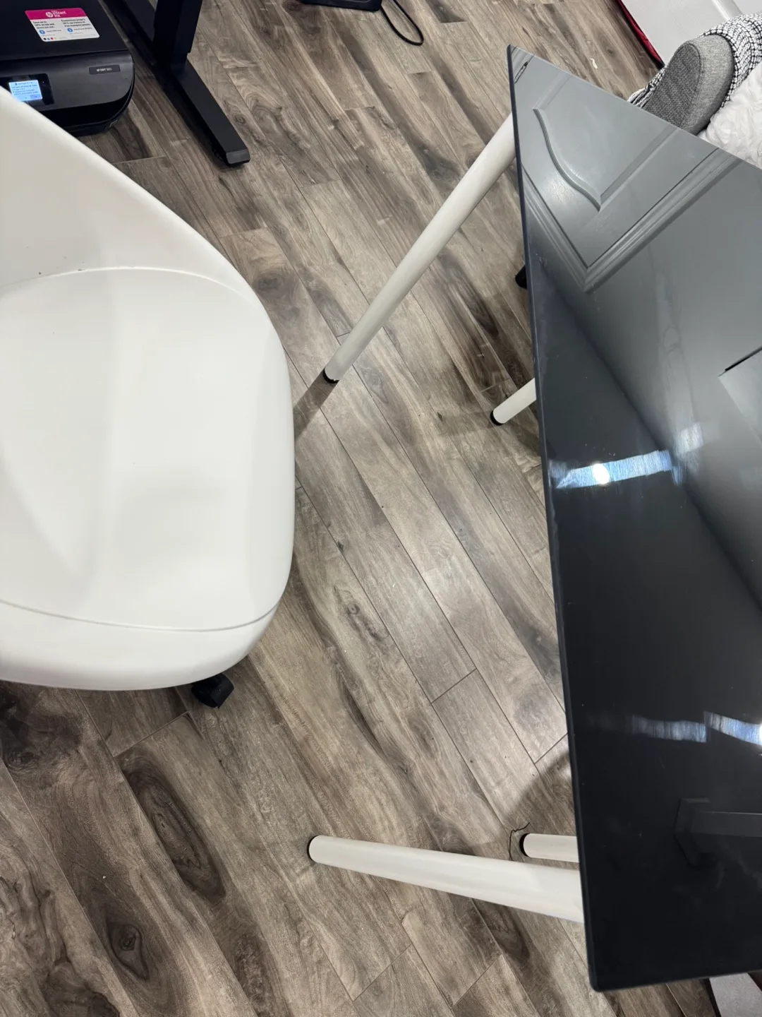 Desk with glass top image indicator(3)