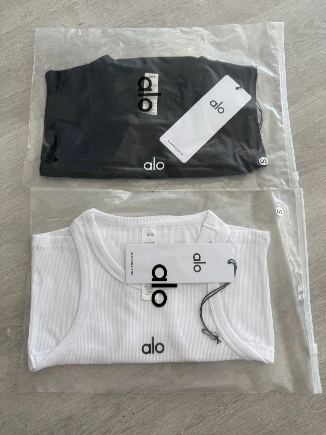 New Alo Yoga Aspire Tank Airlift Shorts Set - Black/White image indicator(3)