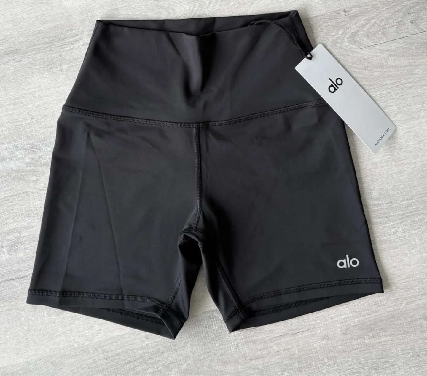 New Alo Yoga Aspire Tank Airlift Shorts Set - Black/White image indicator(4)