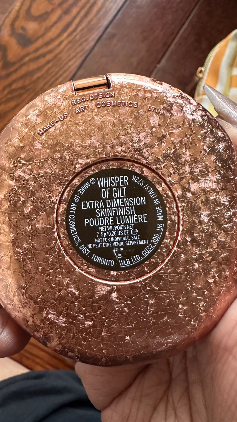 MAC Whisper of Gilt Extra Dimension Skinfinish image indicator(2)
