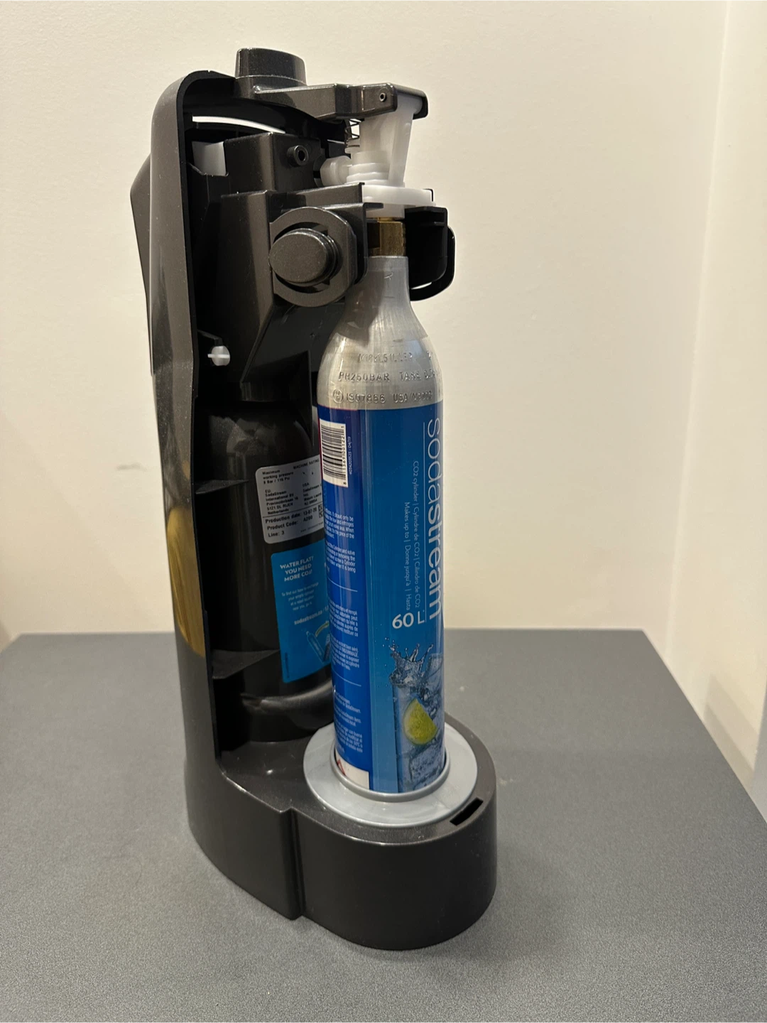 SodaStream Sparkling Water Maker with bottle and CO2 canister - photo 2