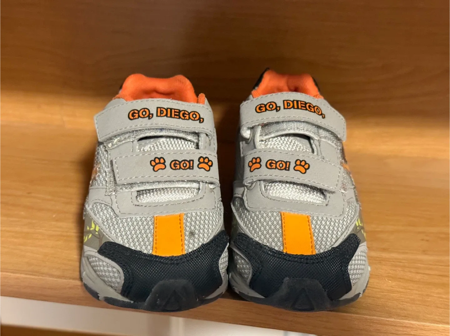 Running shoes - toddler size 10 image indicator(2)