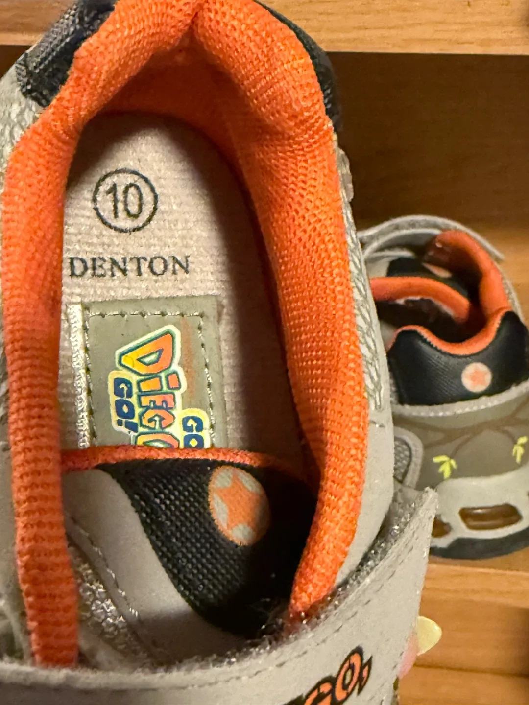Running shoes - toddler size 10 image indicator(3)