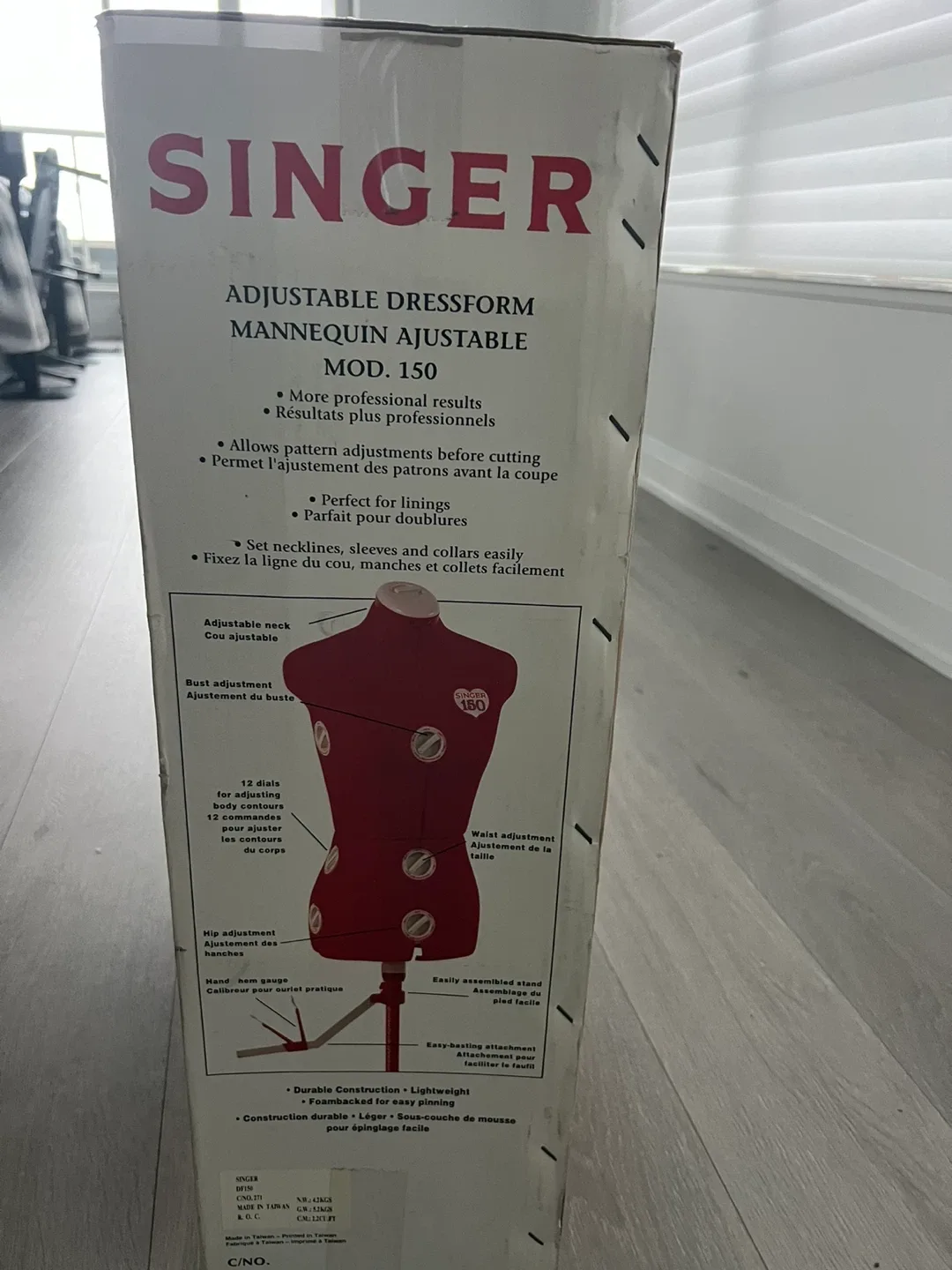 Singer Adjustable Dress Form Mannequin - Size 10-16 image indicator(2)