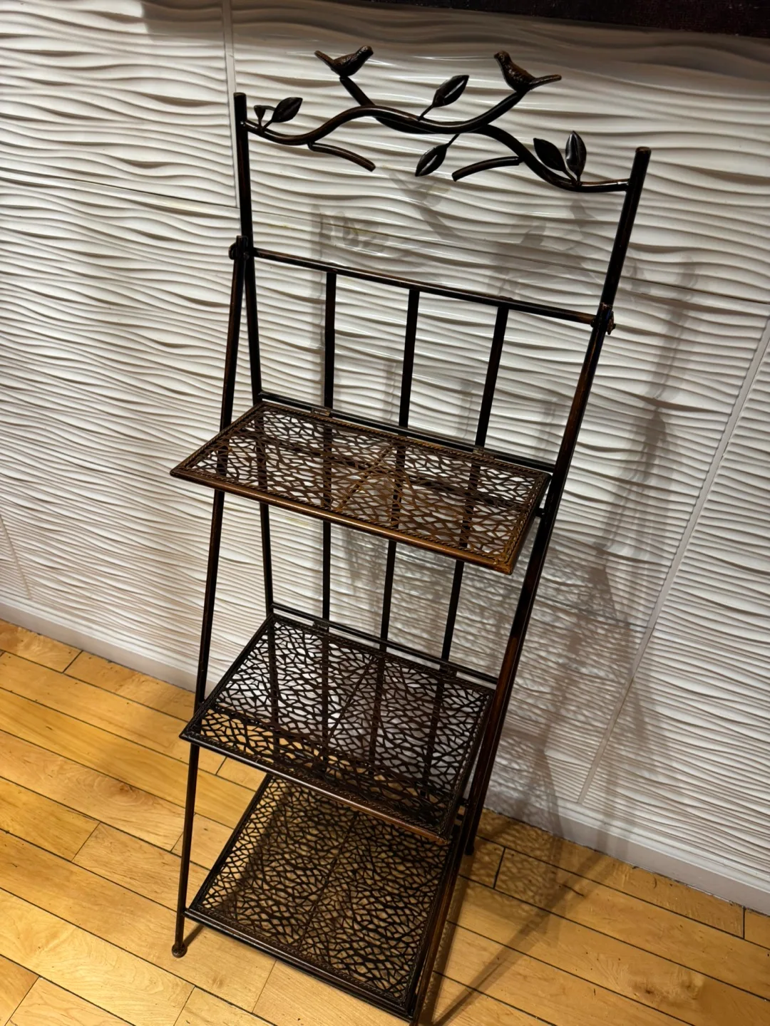 Metal Decorative Leaning Ladder Shelf image indicator(2)
