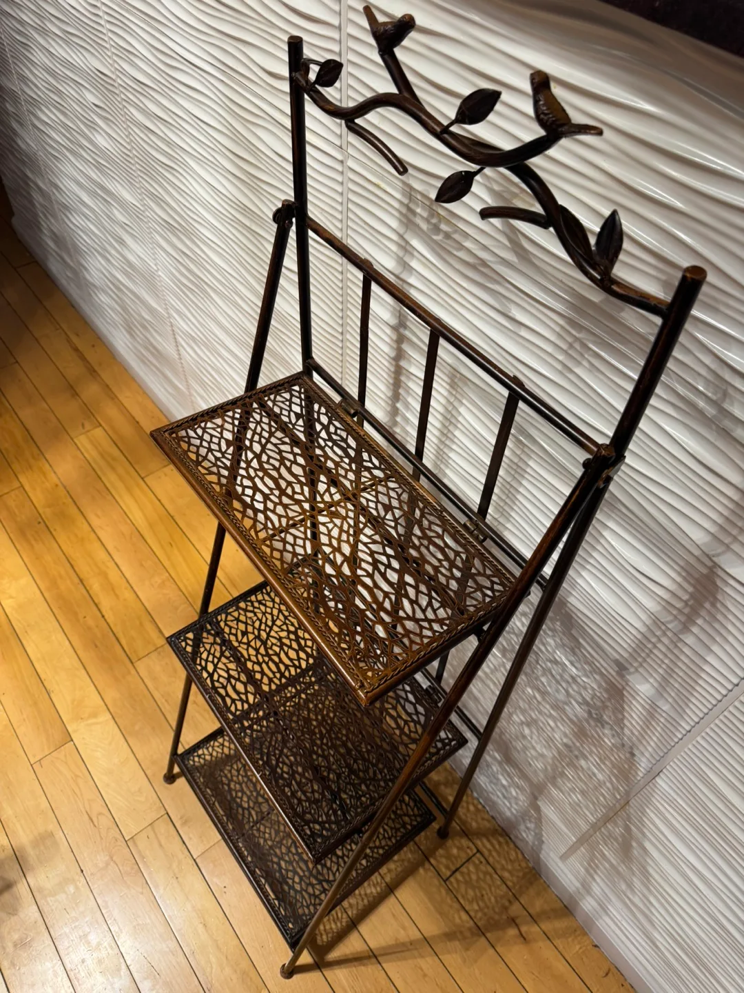 Metal Decorative Leaning Ladder Shelf image indicator(3)