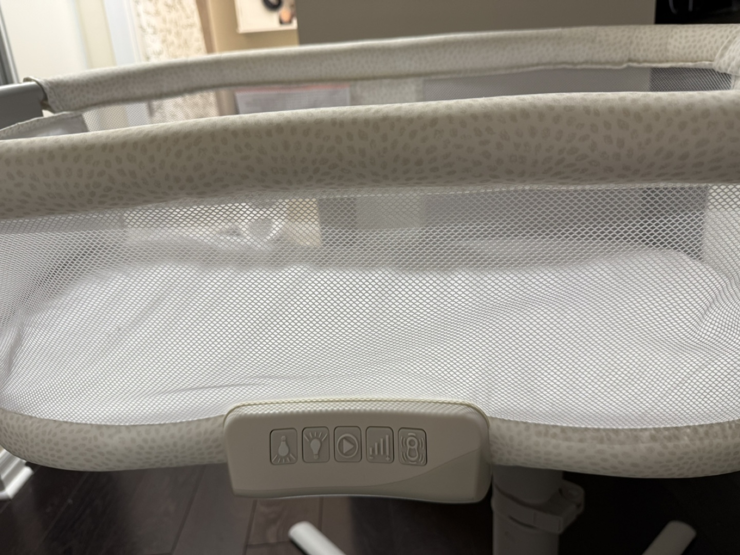 Halo Bassinest Swivel Sleeper - Excellent Condition - photo 2