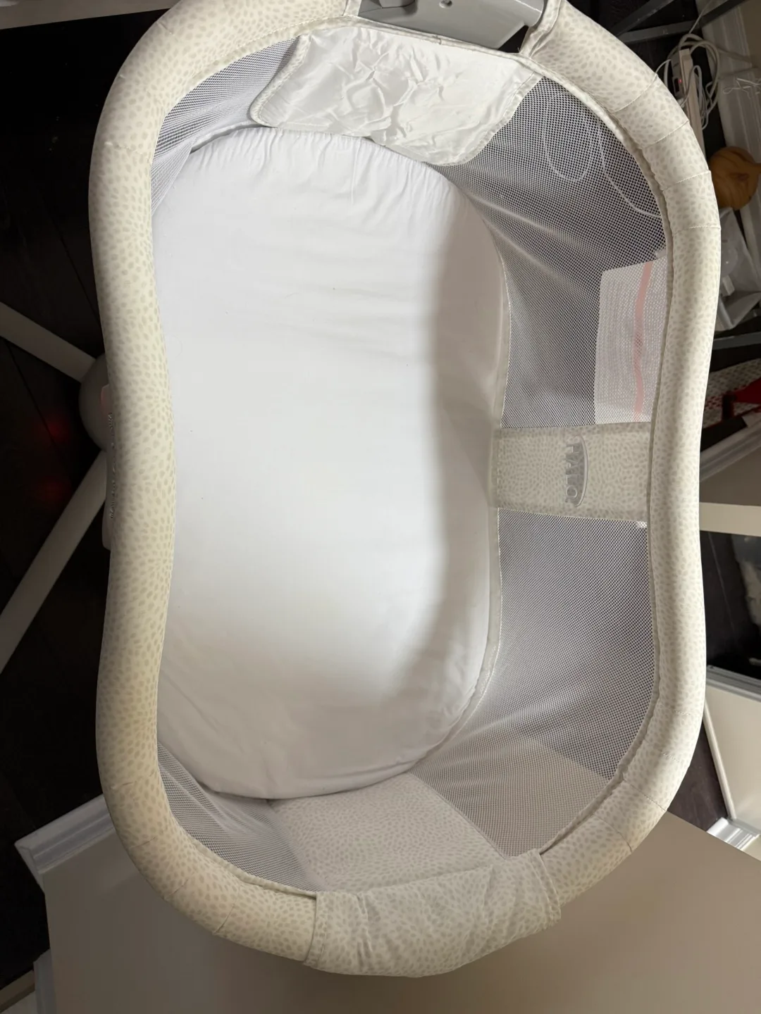 Halo Bassinest Swivel Sleeper - Excellent Condition image indicator(4)