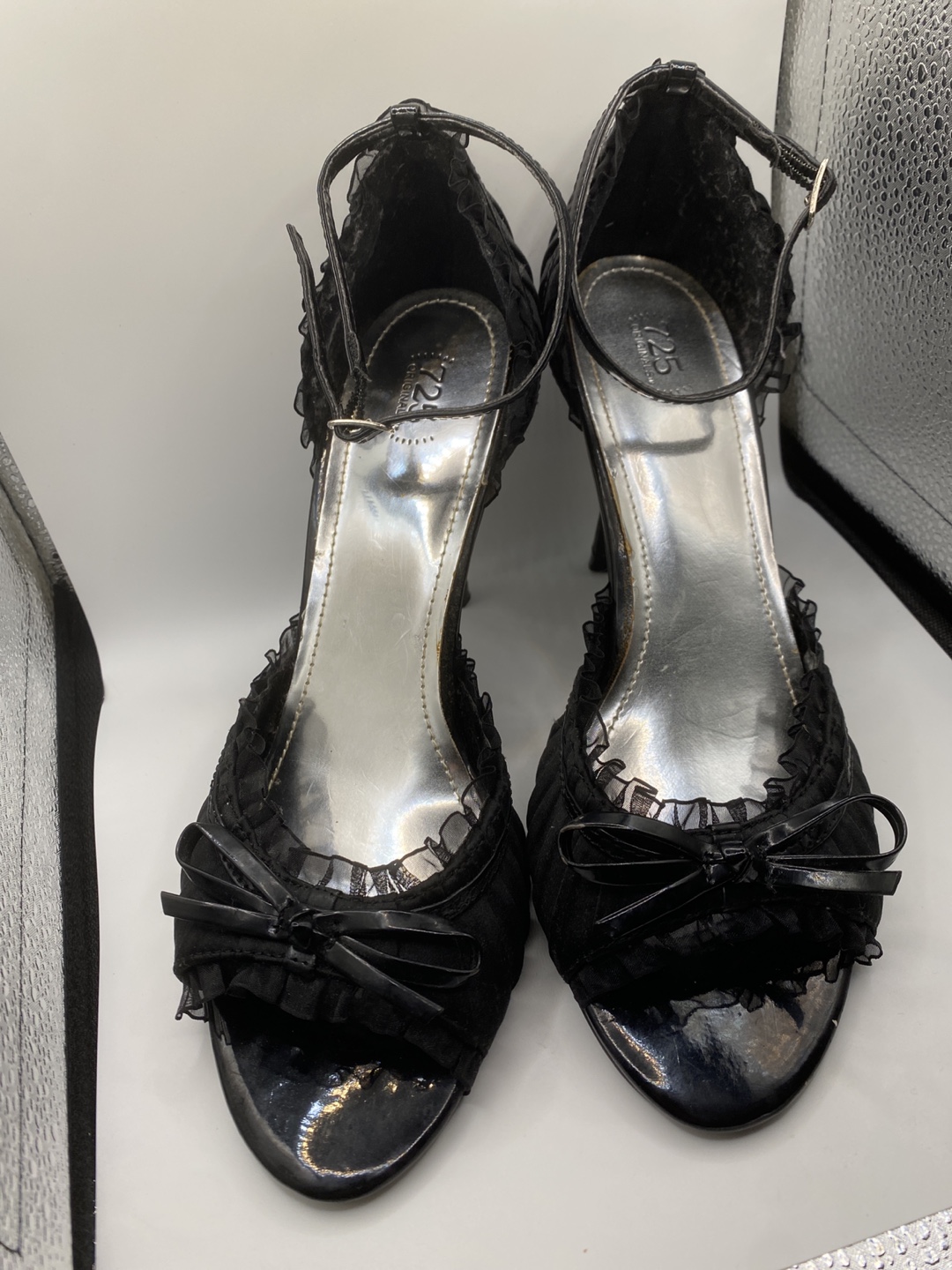 Black Y2K Heels with bow and frills - photo 4