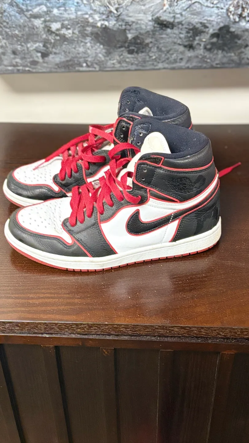 Nike Air Jordan 1 Retro High - Black/White/Red image indicator(2)