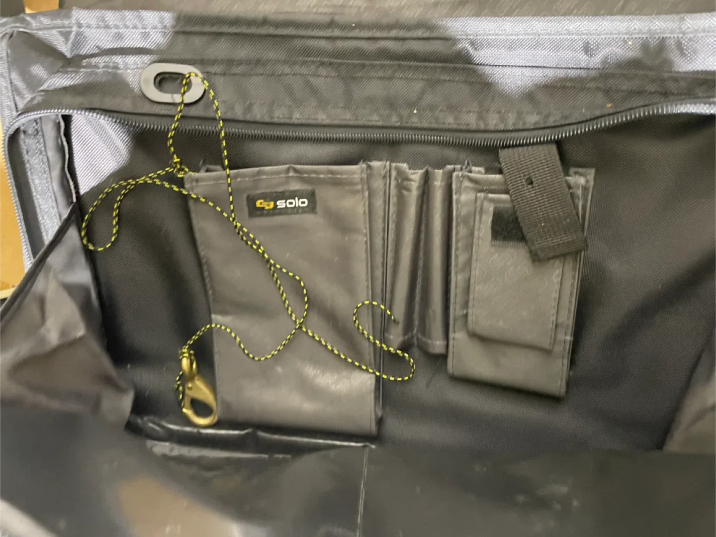 Solo New York Black Carryjng Laptop Bag image indicator(7)