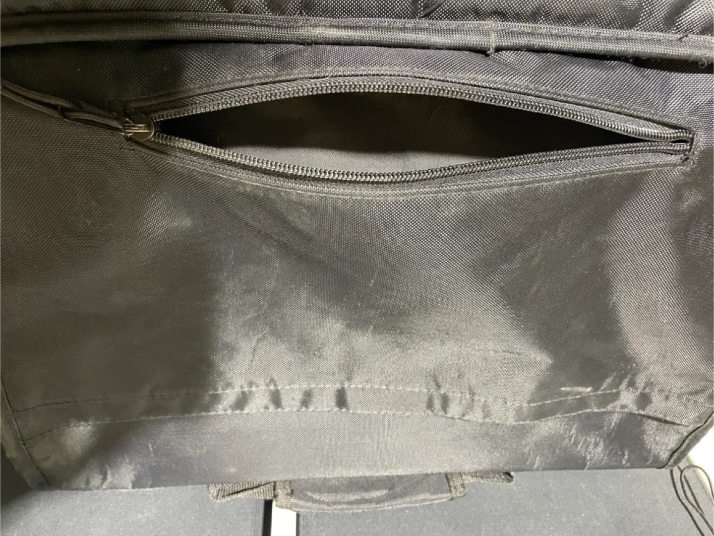 Solo New York Black Carryjng Laptop Bag image indicator(10)