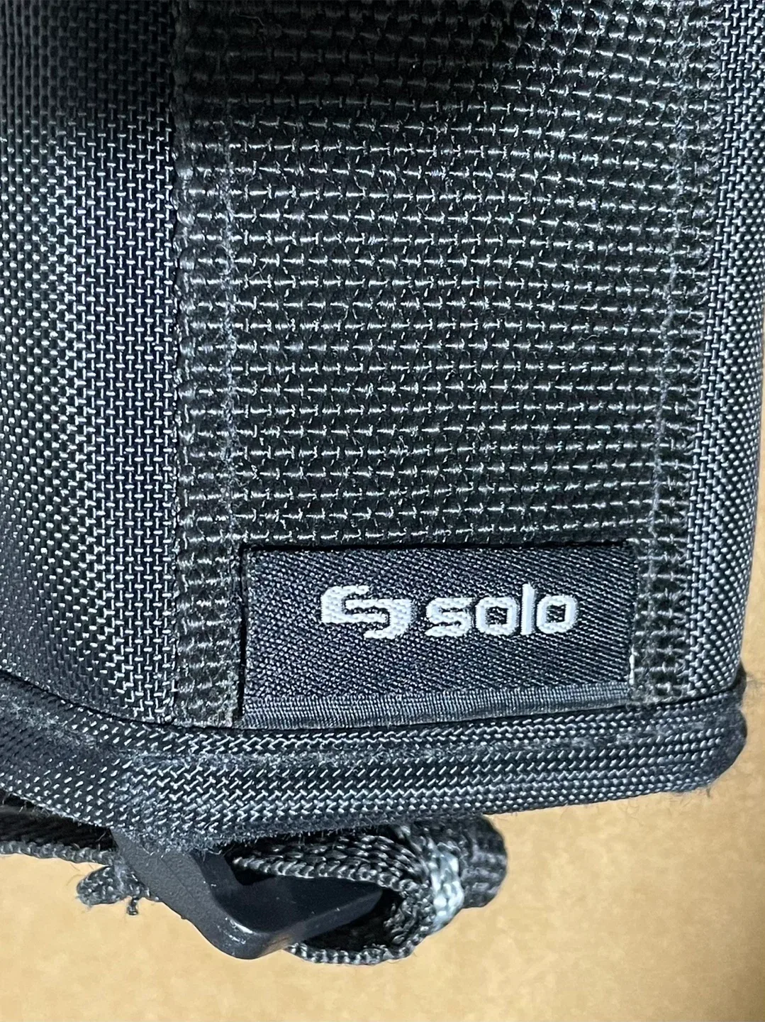 Solo New York Black Carryjng Laptop Bag image indicator(9)