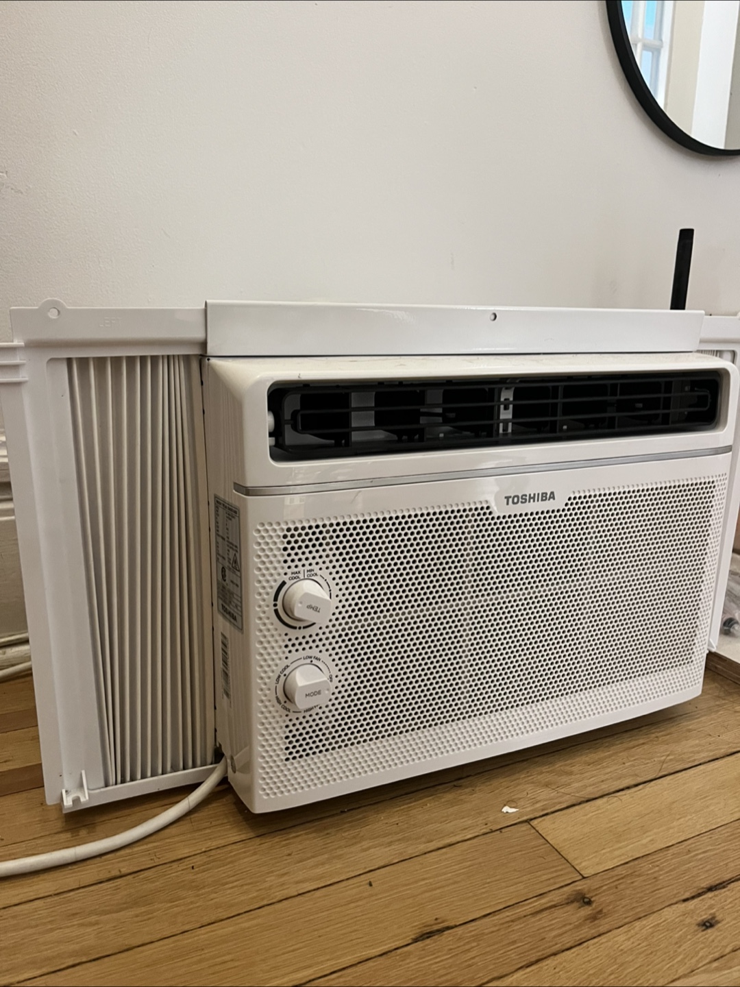 Toshiba Window Air Conditioner - photo 2
