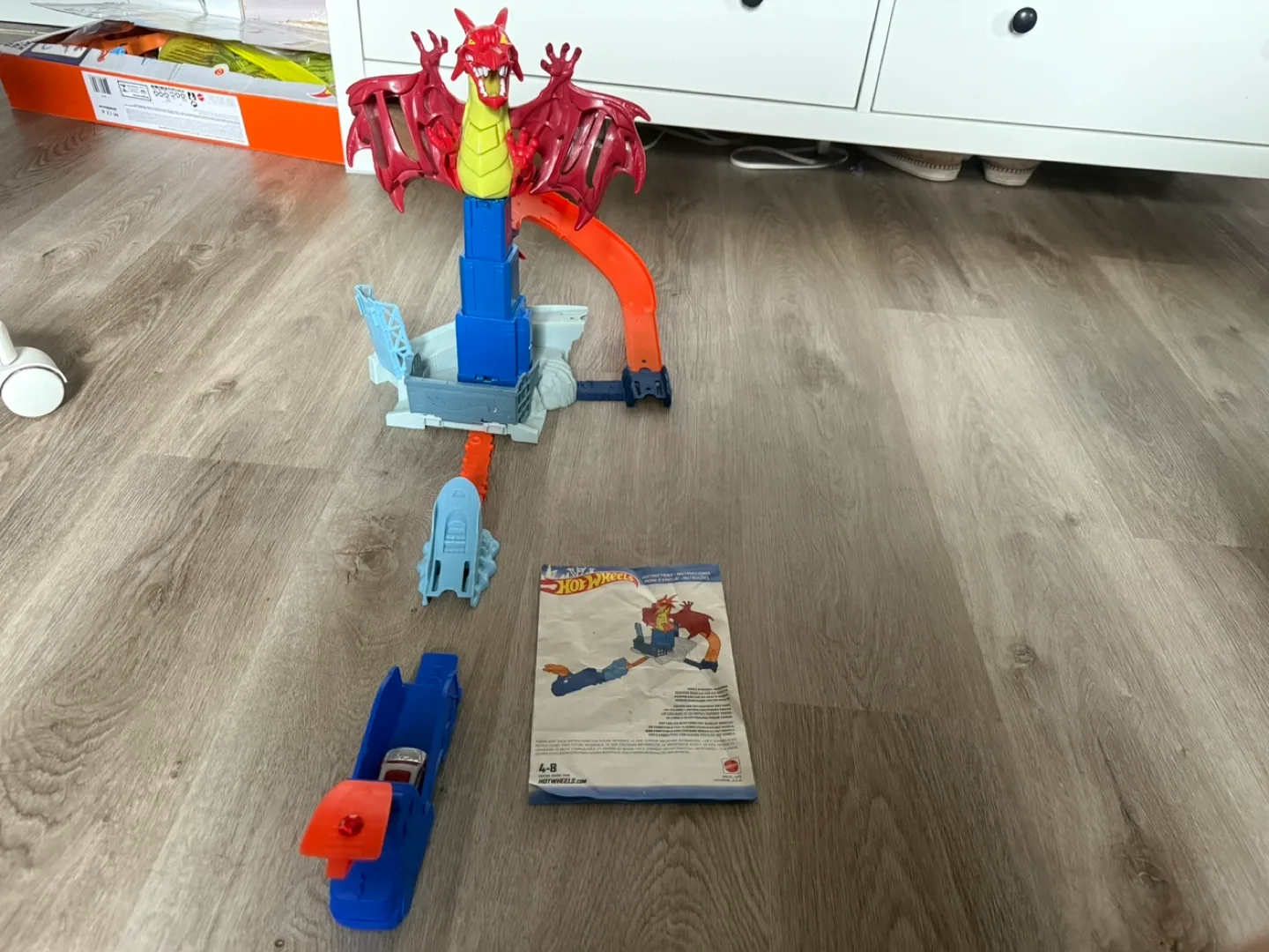 Hot Wheels Dragon Launch Transporter Playset image indicator(4)