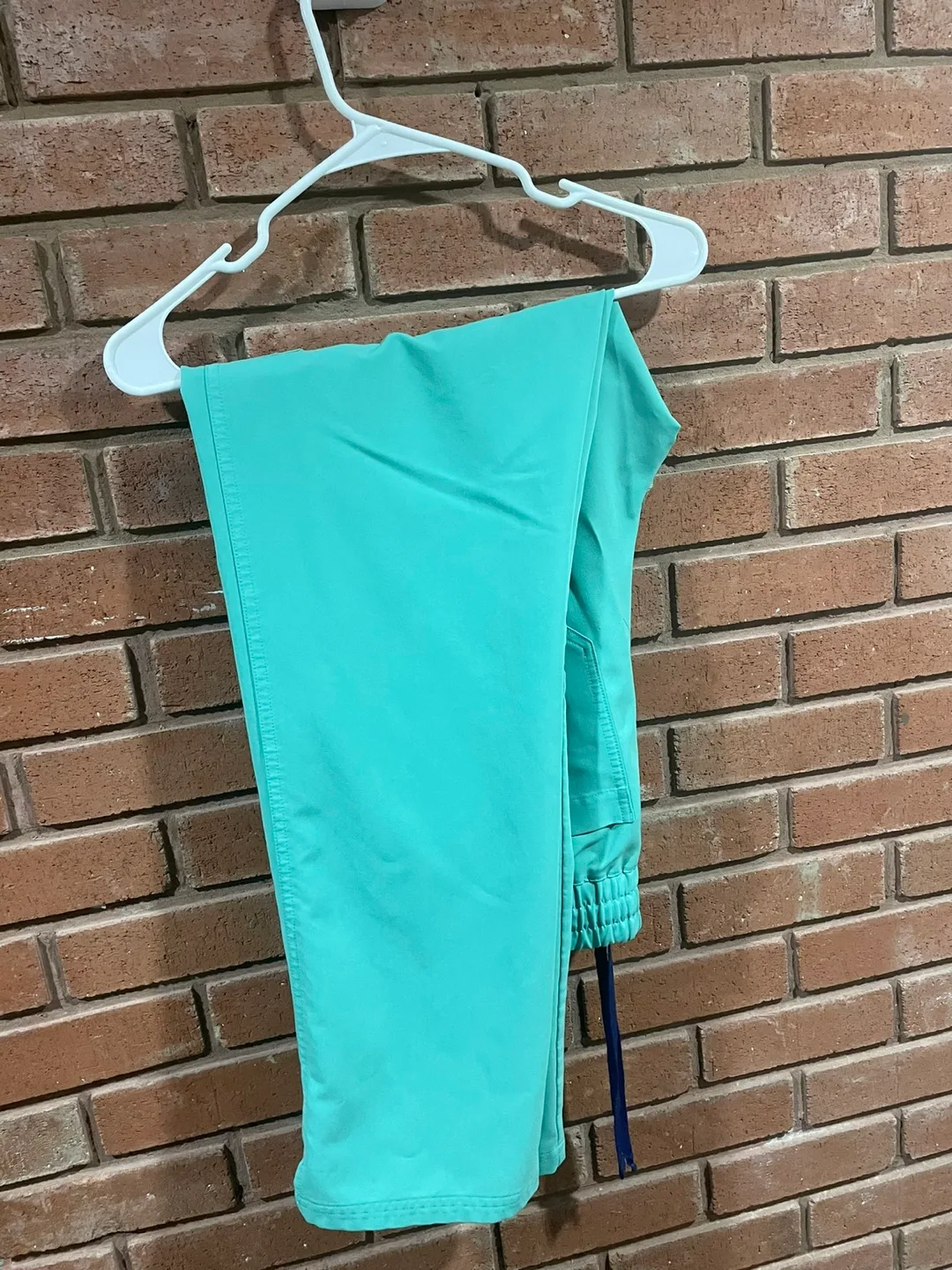 FIGS SCRUBS image indicator(2)