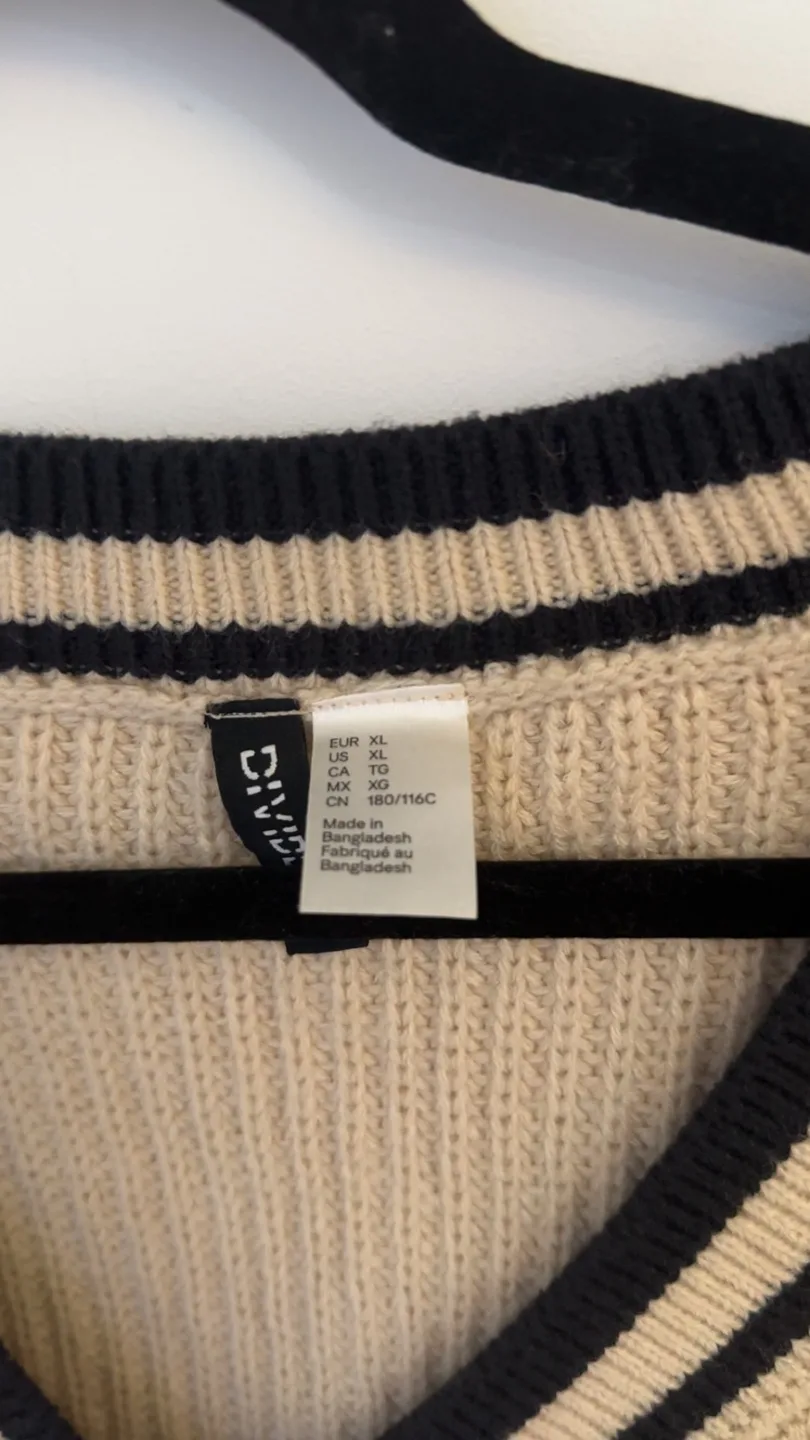 H&M Knit Sweater Vest image indicator(5)