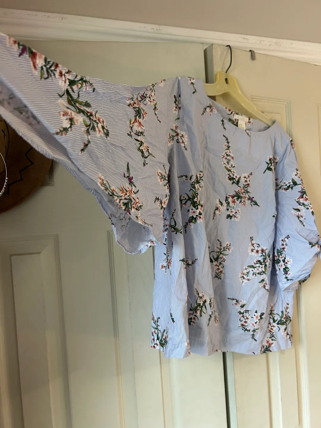 H&M Floral Blouse - Size large image indicator(3)