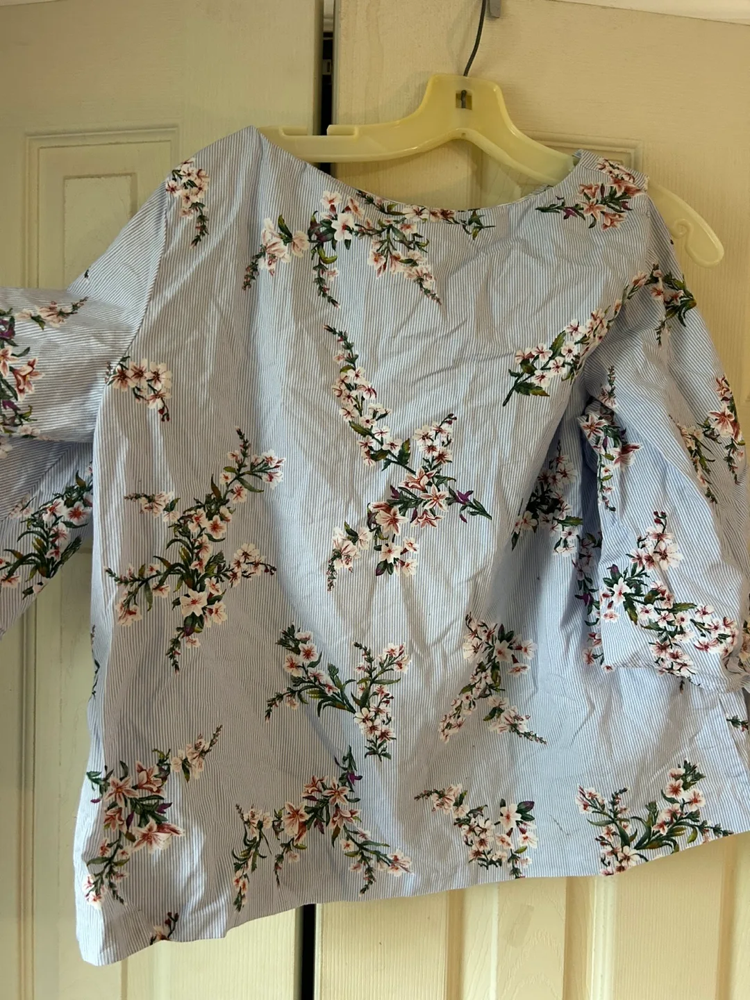 H&M Floral Blouse - Size large image indicator(2)