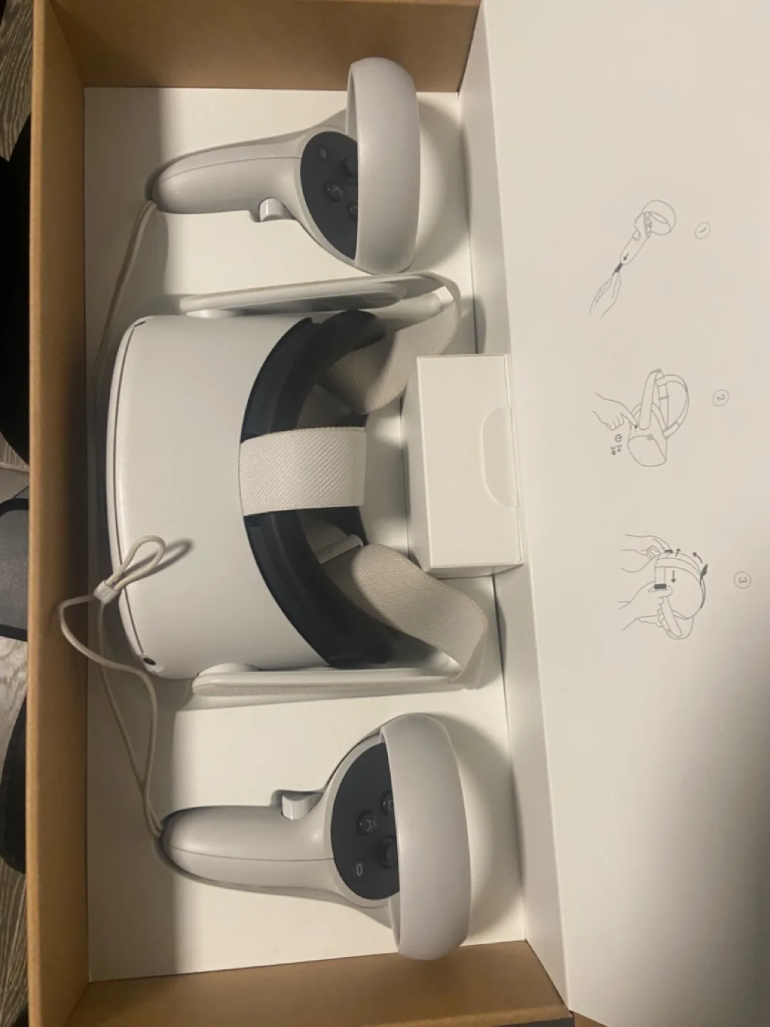 Oculus Quest 2 VR Headset - Like New! image indicator(2)