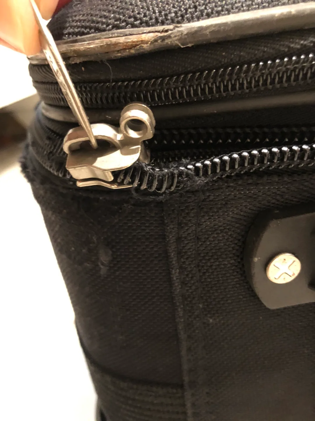 AIR EXPRESS extendable suitcase checked in baggage size image indicator(4)