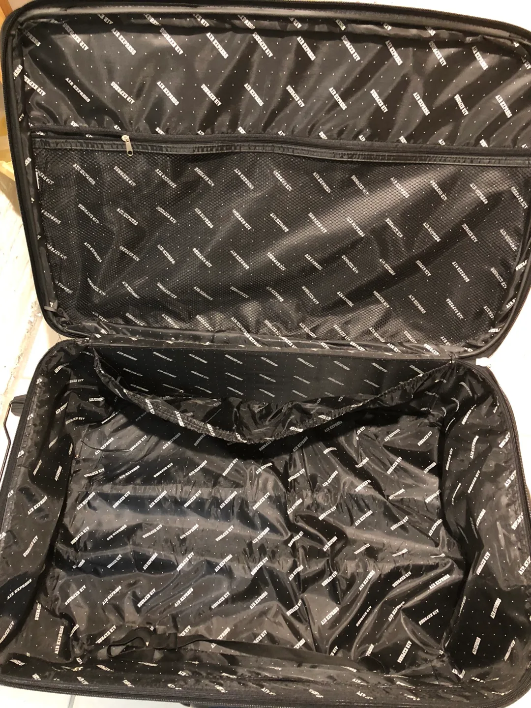 AIR EXPRESS extendable suitcase checked in baggage size image indicator(3)