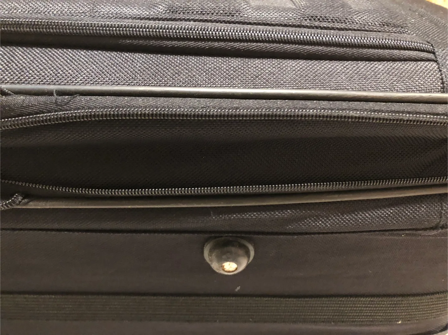AIR EXPRESS extendable suitcase checked in baggage size image indicator(7)