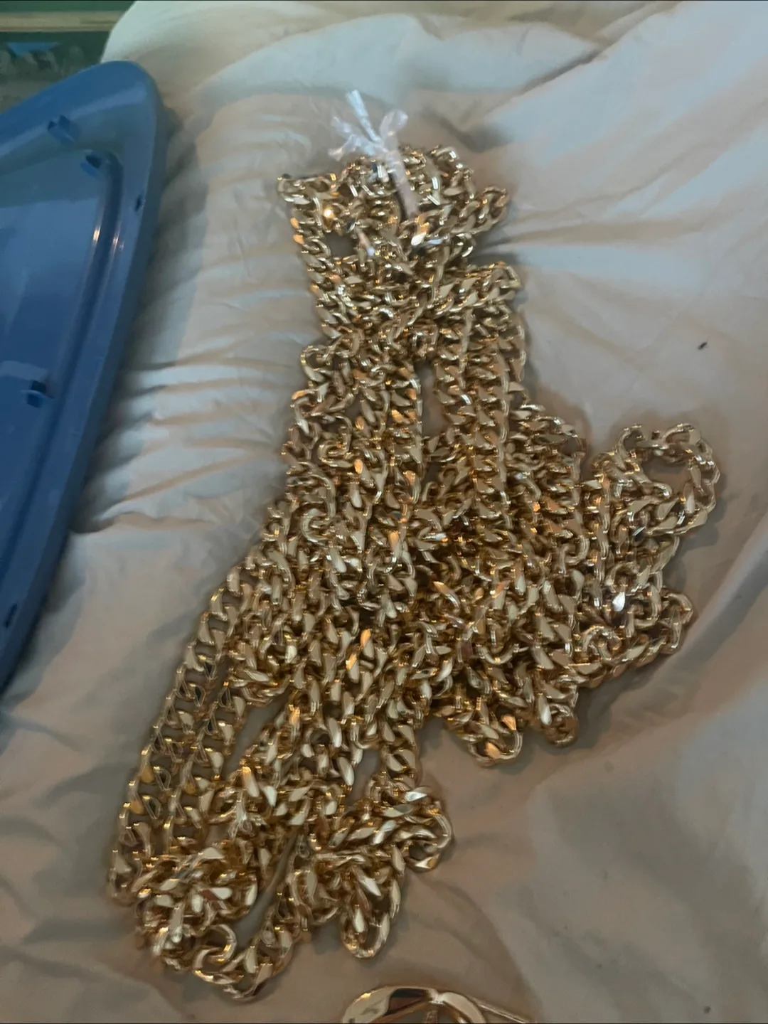 Sewing Thread in Various Colours & Gold Chain Lot image indicator(5)