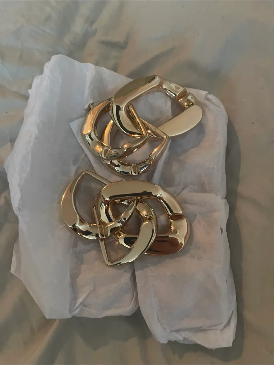 Sewing Thread in Various Colours & Gold Chain Lot image indicator(4)