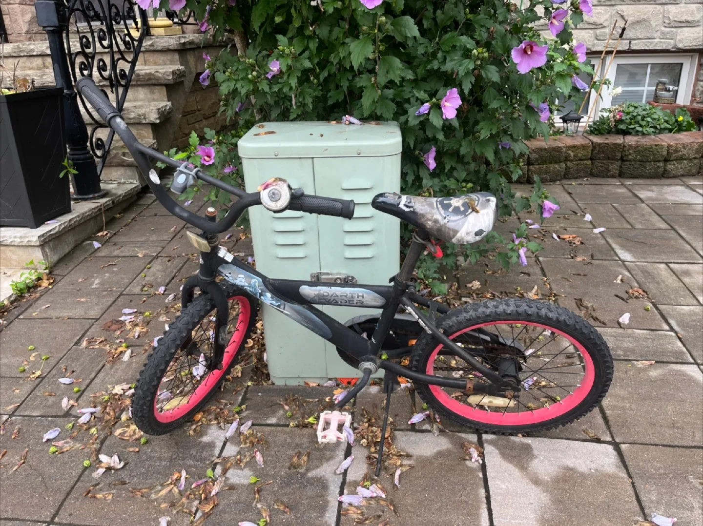 FREE Darth Vader Kids' Bike thumbnail