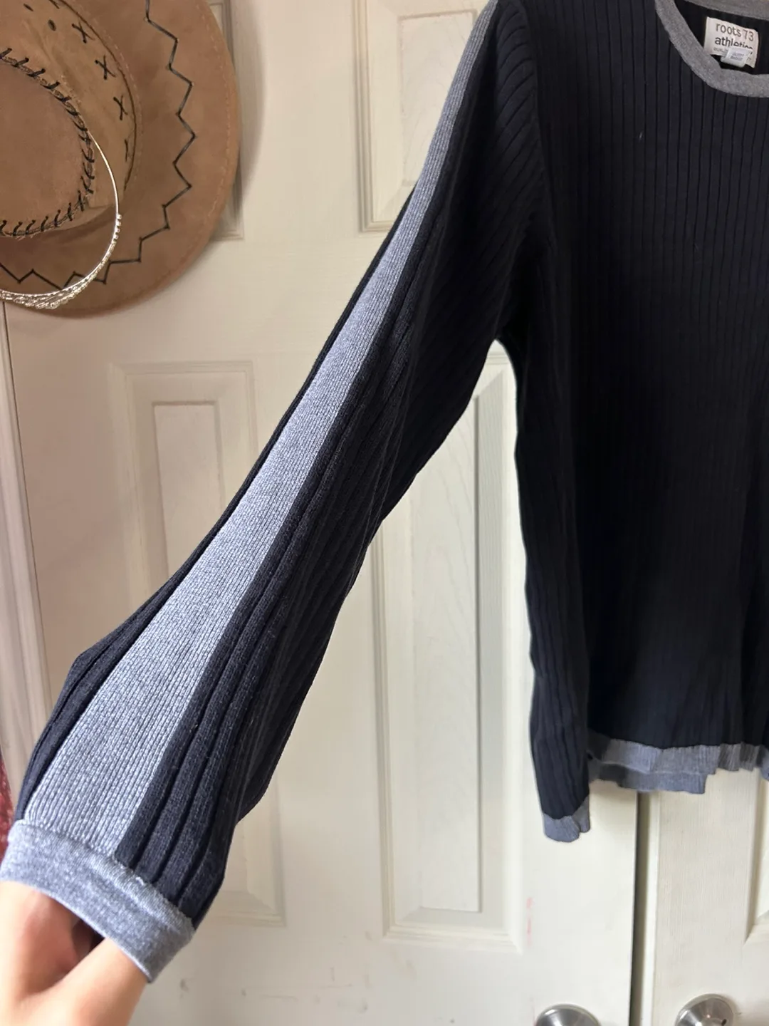 Roots 73 Athletics Black Sweater image indicator(2)