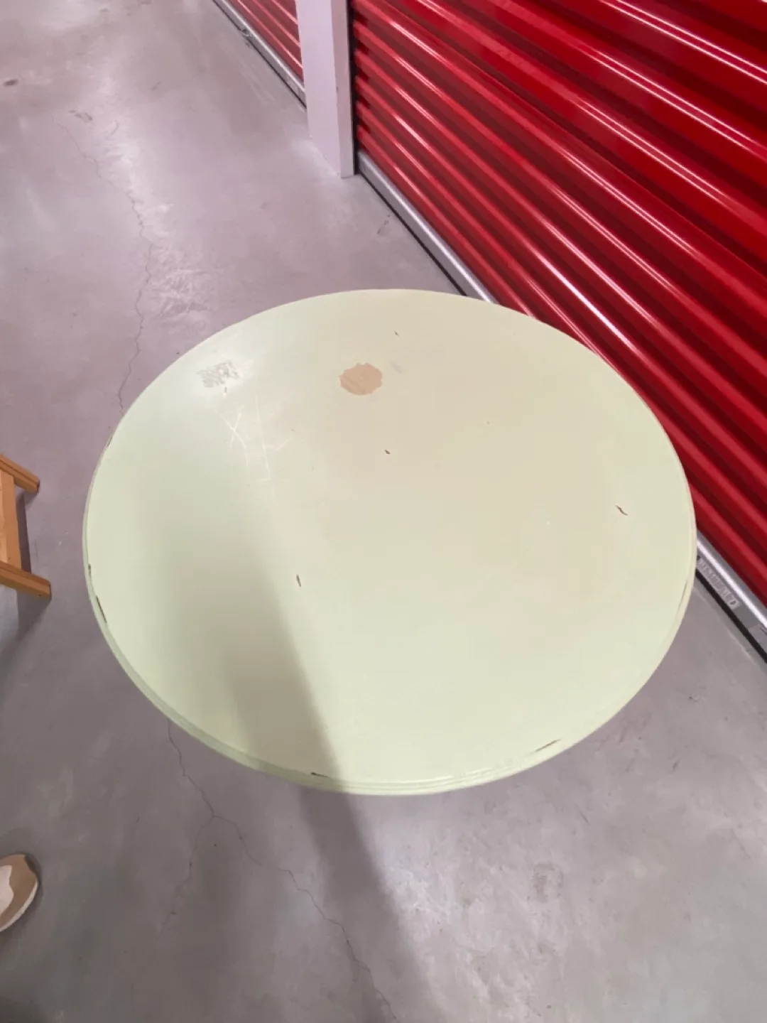 Vintage Style Round Accent Table image indicator(2)