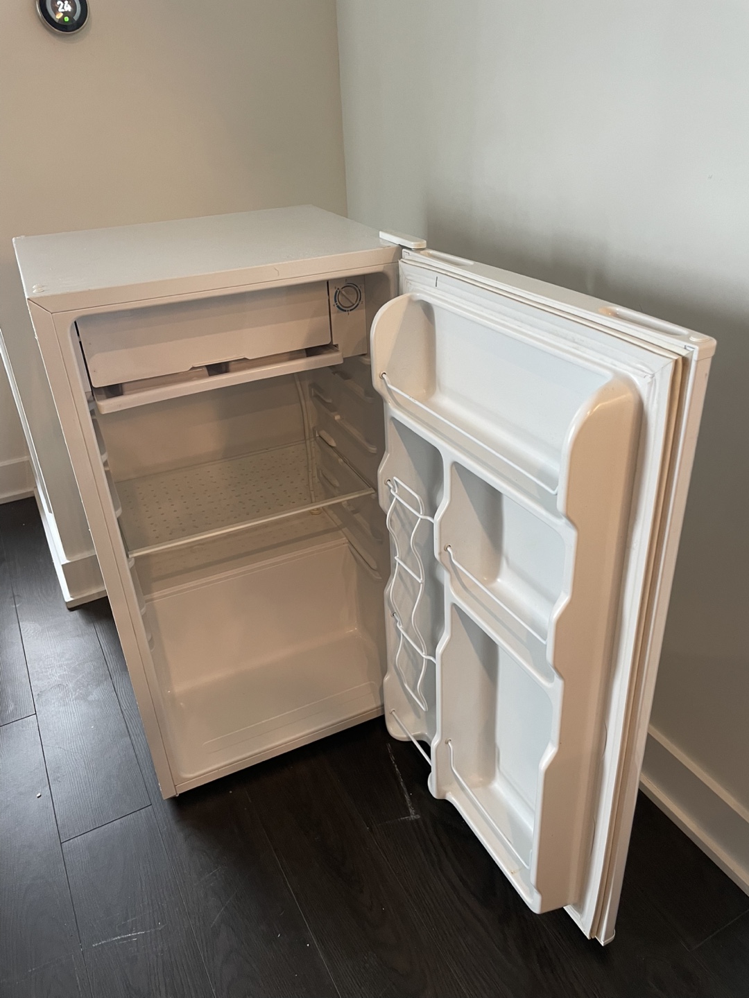 RCA Mini Fridge - White - photo 3