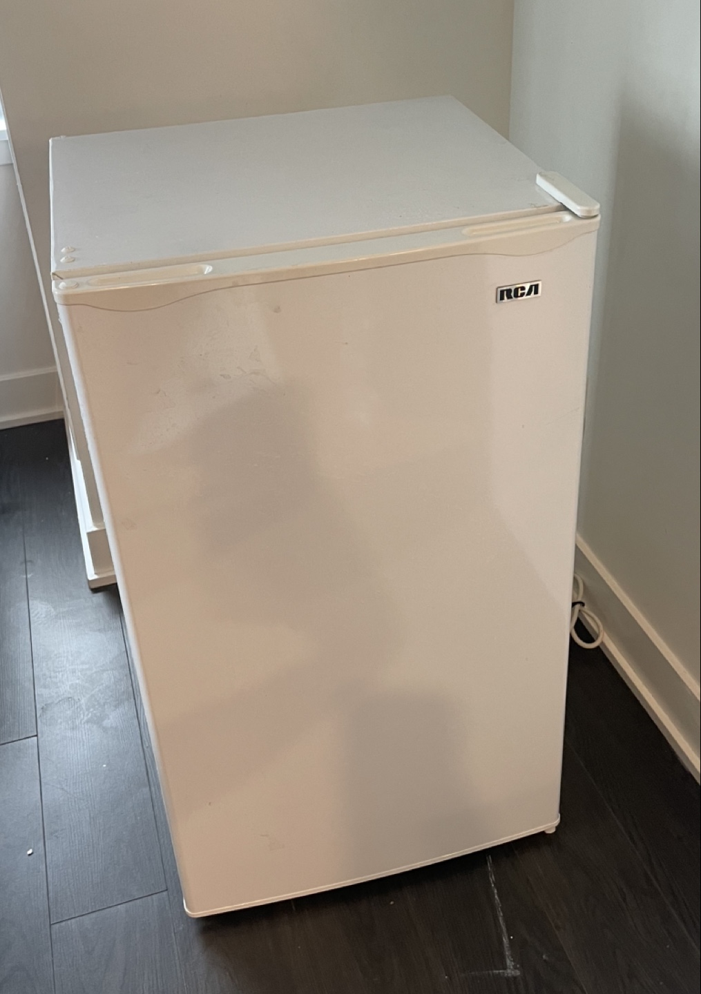 RCA Mini Fridge - White - photo 2
