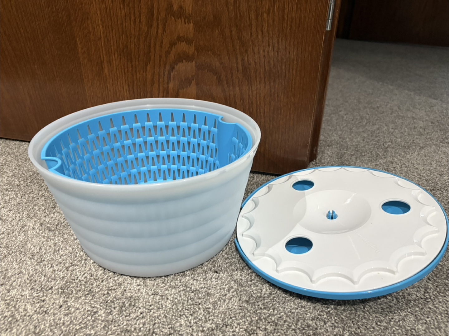 Tupperware salad spinner - photo 2