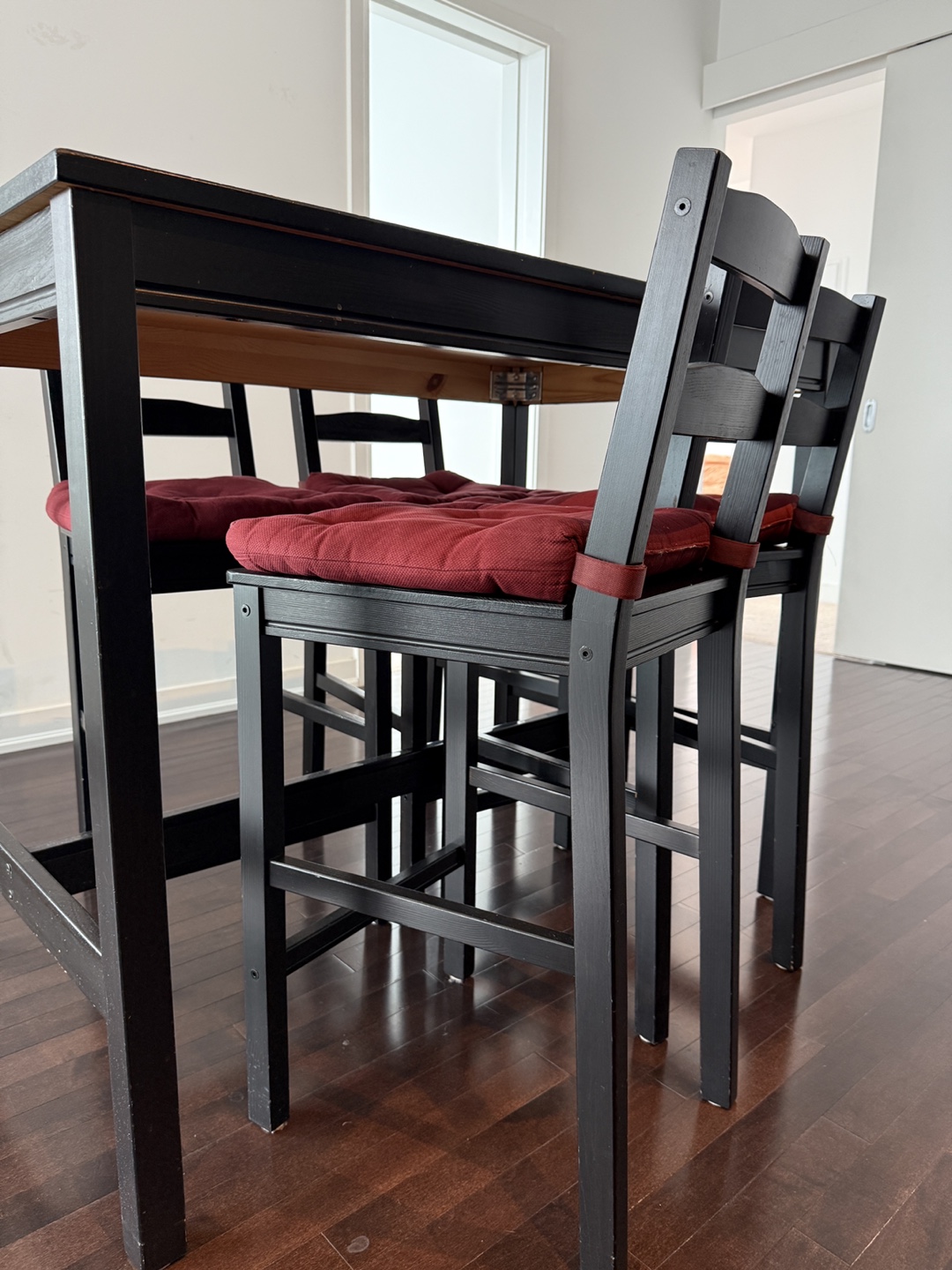 🪑 IKEA HÄGERNÄS Bar Table + 4 Stools – $125 - photo 5
